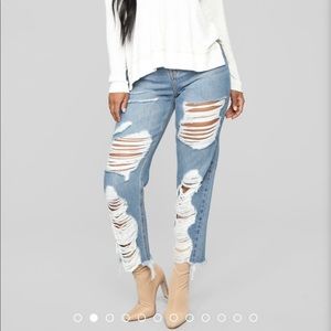 Super cute high waisted mom style jeans